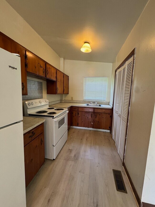 Photo - 1850 Ivy Ln