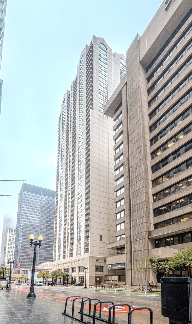 Building Photo - 200 N Dearborn St Unit 2105