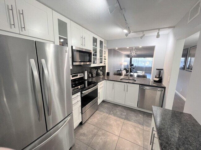 Photo - 2920 SW 22nd Ave Unit 6040
