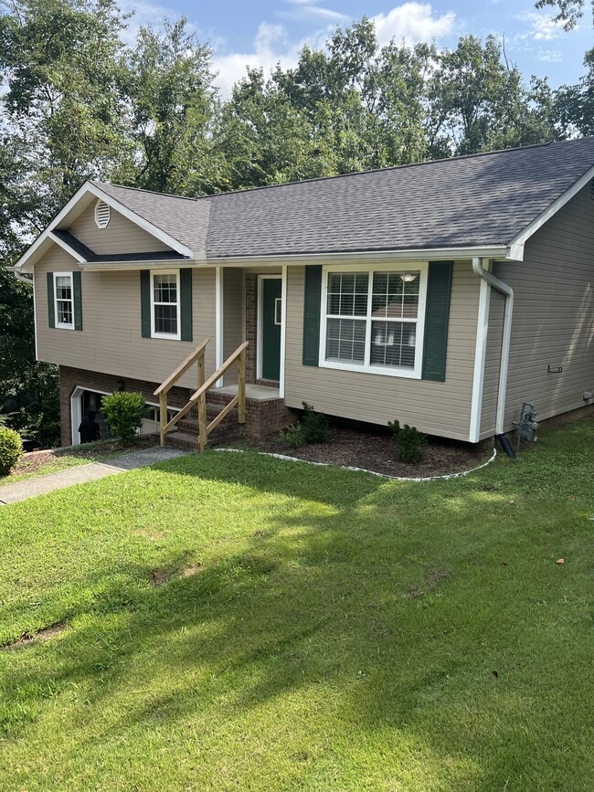 Building Photo - 1518 E Crane St