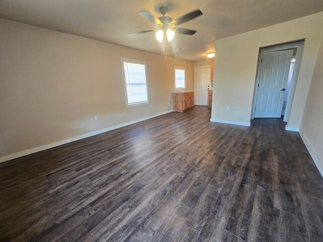 Photo - Modest in Mineral Wells