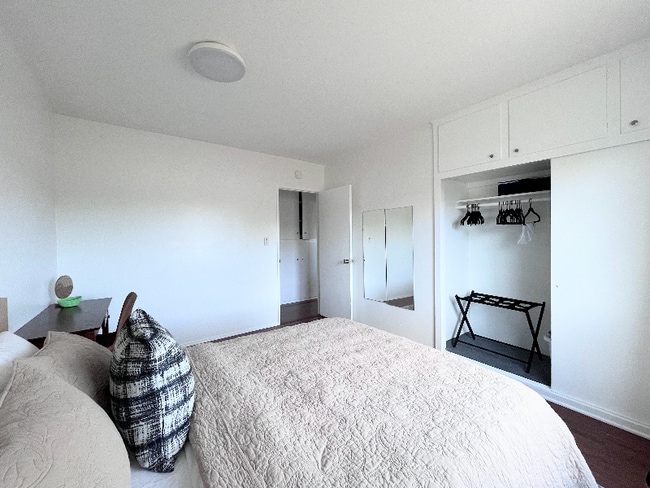 Photo - 1051 W 170th St