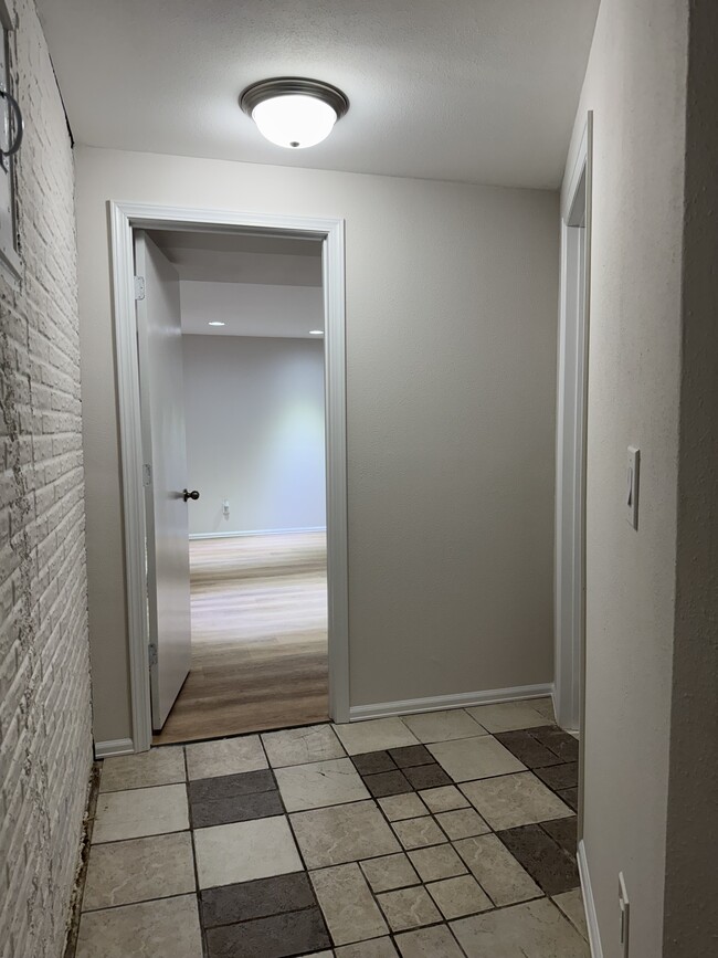 Building Photo - 841 Crisman Dr Unit 12