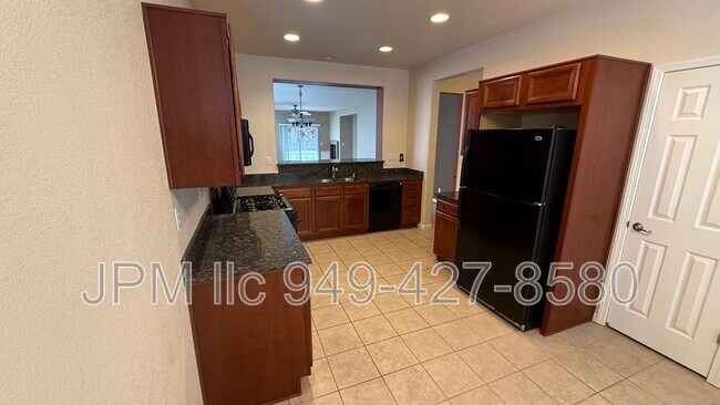 Photo - 565 Connemaras Ct