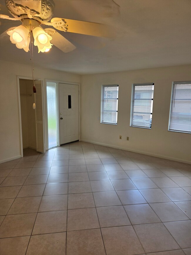 Photo - 1222 SE 8th St Unit Apt 2