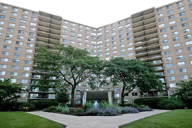 Building Photo - 7033 N Kedzie Ave Unit APT 1410