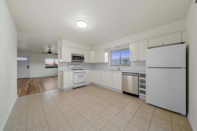 Photo - 2039-41 Bonita St