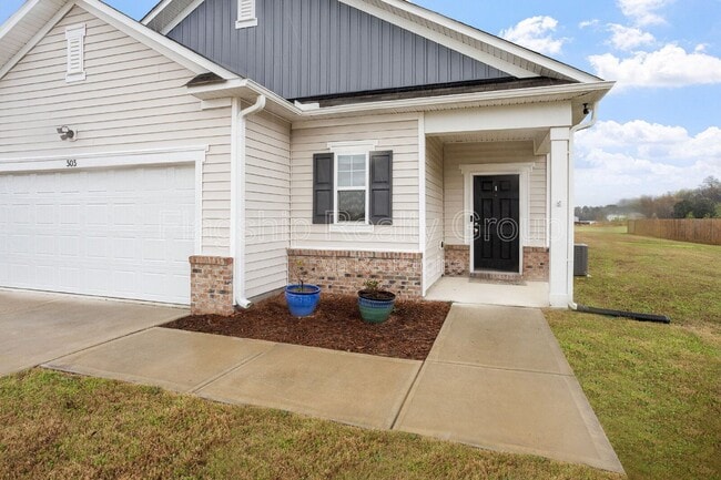 Photo - 303 Kenison Way