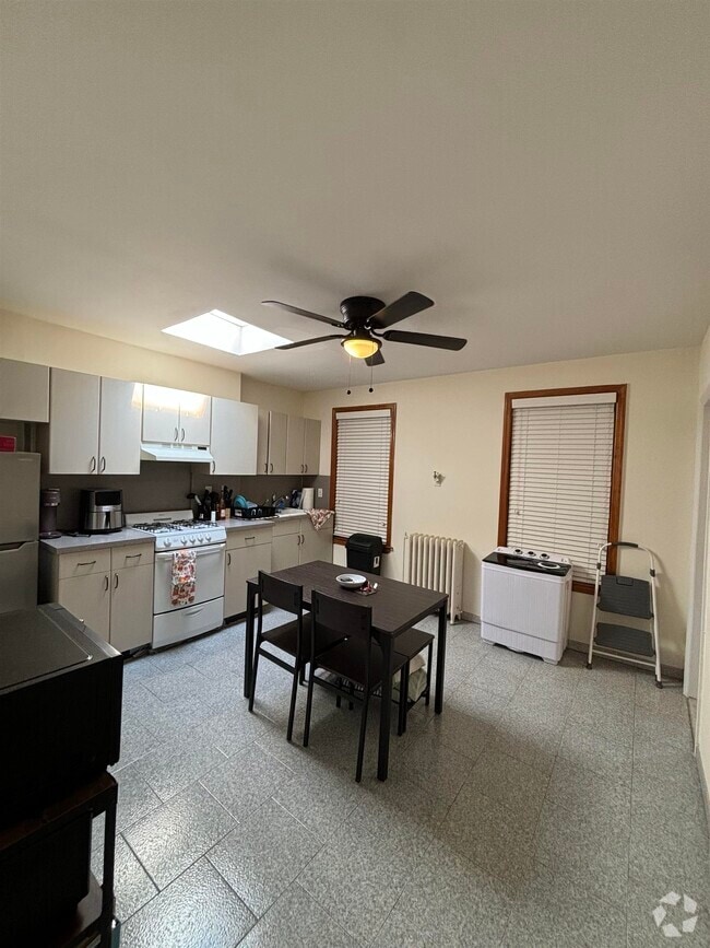 Building Photo - 513 Willow Ave Unit 3R Rental