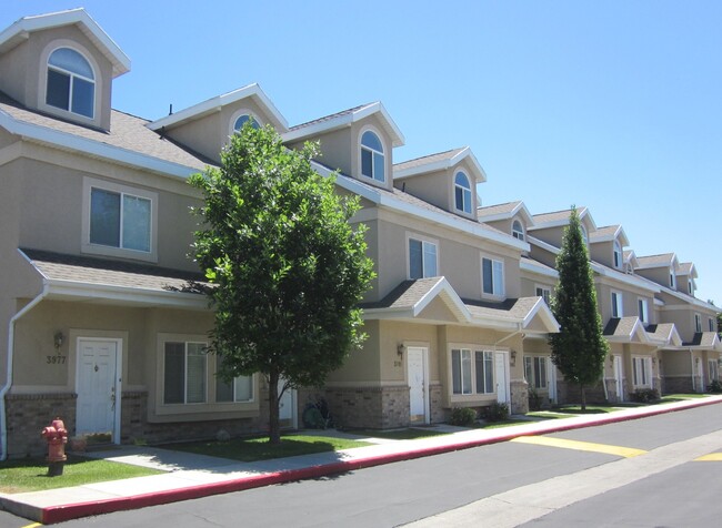 3 Bedroom Townhome at Silverwood in Millcr... - 3 Bedroom Townhome at Silverwood in Millcr...