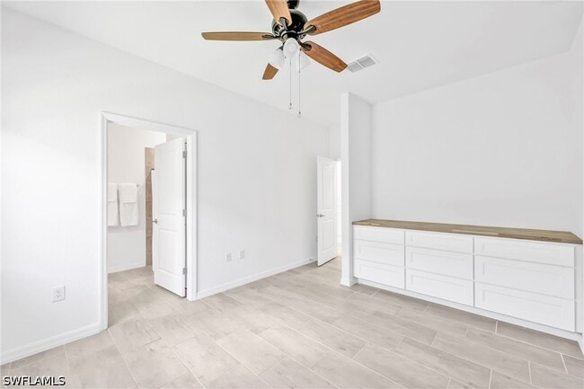 Photo - 2127 Hamlin St