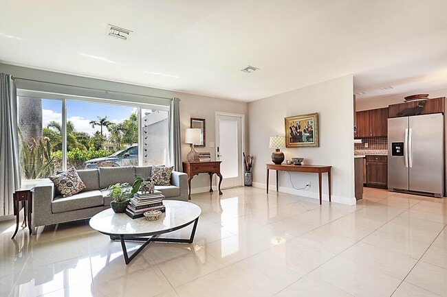 Photo - 441 NE 24th St