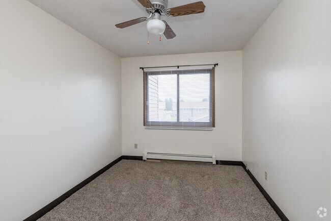 2BR, 1BA - 816SF - Second Bedroom