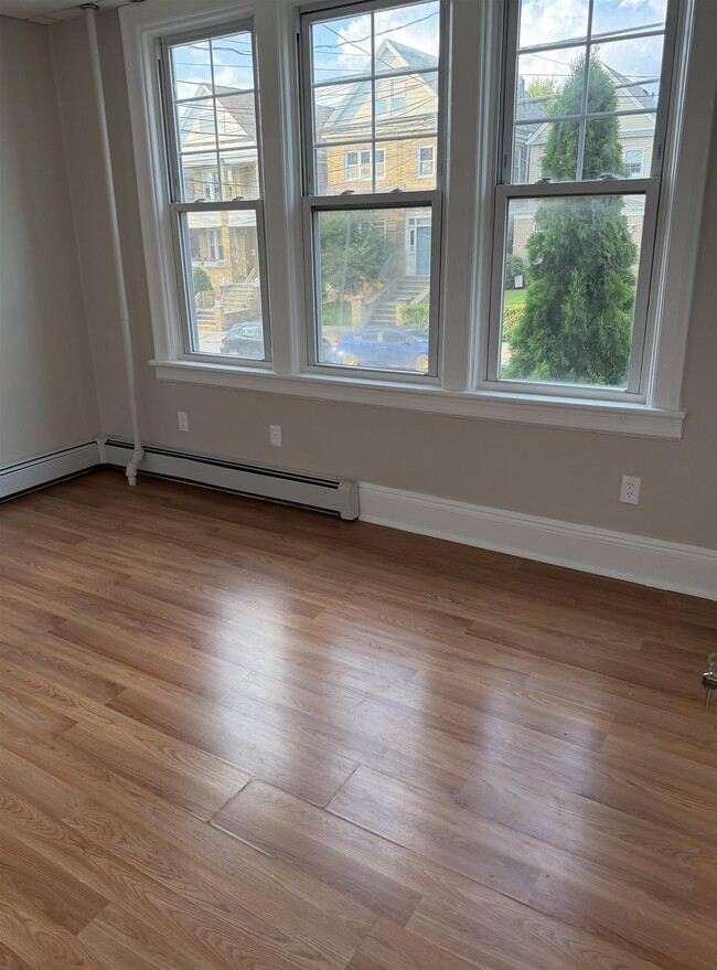 Photo - 138 W 30th St Unidad 1