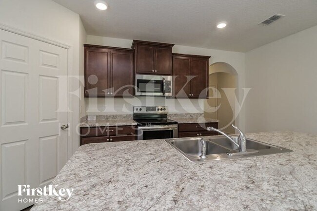 Photo - 893 Taluga Ave SE