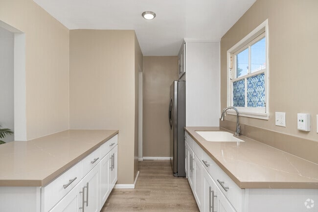Building Photo - 13453 Burbank Blvd Rental