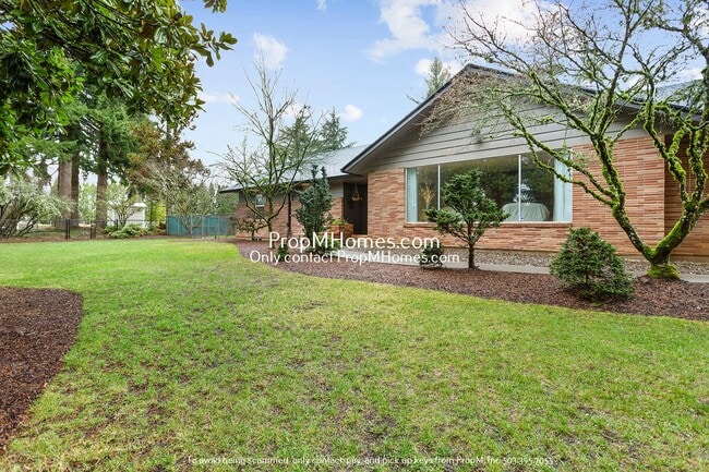Stunning 3-Bedroom Mid-Century Modern Home... - Stunning 3-Bedroom Mid-Century Modern Home...