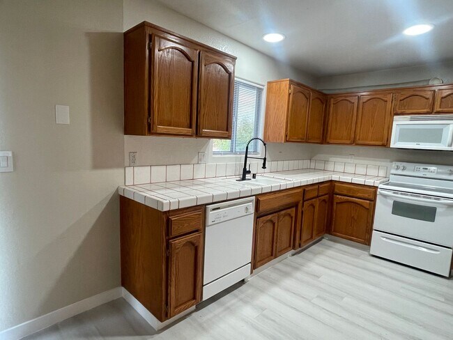 Photo - 3+2 READY NOW! $1,495.00