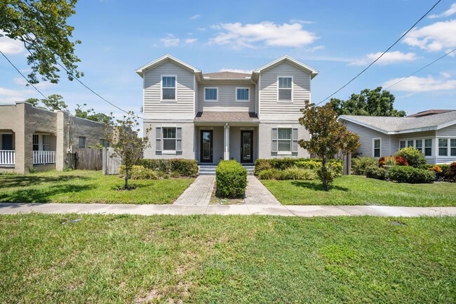 Building Photo - Great South Tampa 4BR/3BA townhome with 2 ...