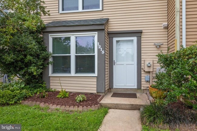 1215 Independence Square
