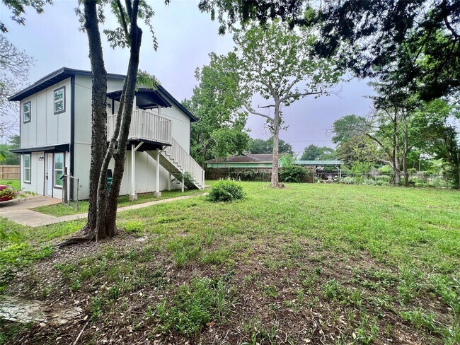 Building Photo - 207 Avenue A