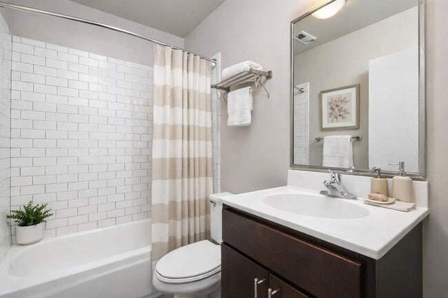 Photo - 1471 N Milwaukee Ave Unit 2F