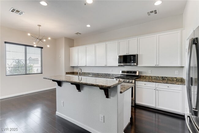 Photo - 6632 Ditmars St