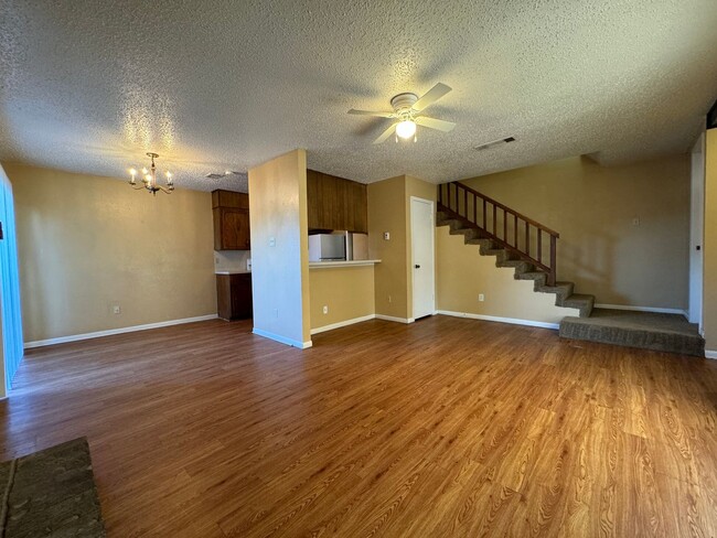Photo - 3008 Chaucer Dr Unit Apt B