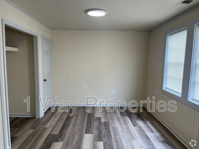 Building Photo - 468 Westwood Dr Rental