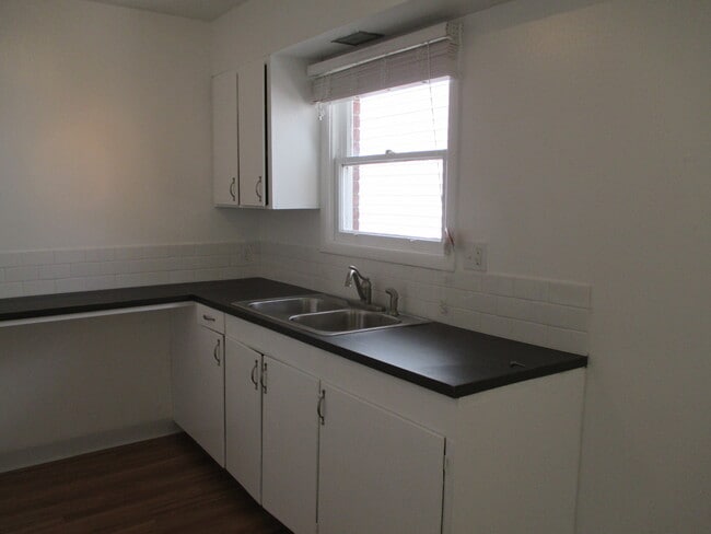 Photo - Mid Century Modern 1 Bedroom, 2 Blocks to Pacific U Unit 2538