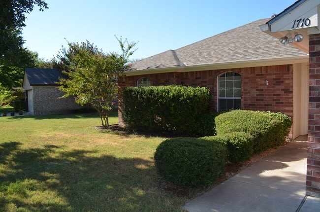 Photo - 1710 Quarry Trail