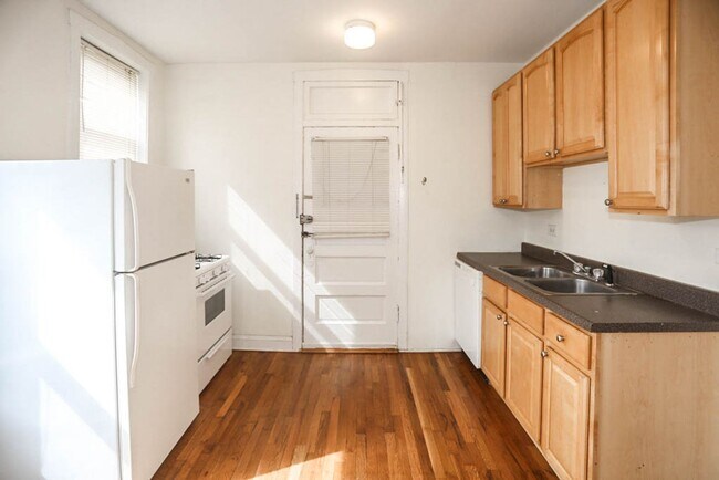 Photo - 3523 N Broadway St Unit 3E