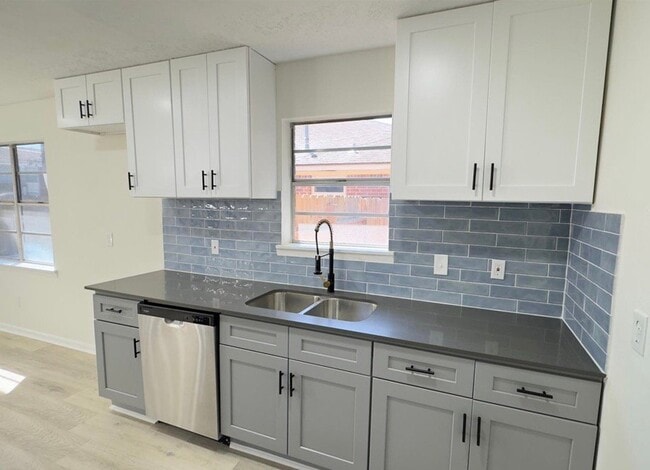 Photo - 829 Canfield St