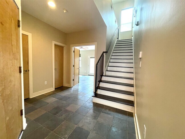 Photo - 954 Patterson St