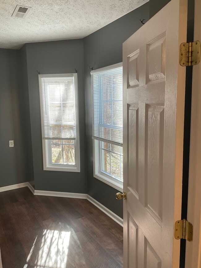 Photo - 114 Sutherland Dr