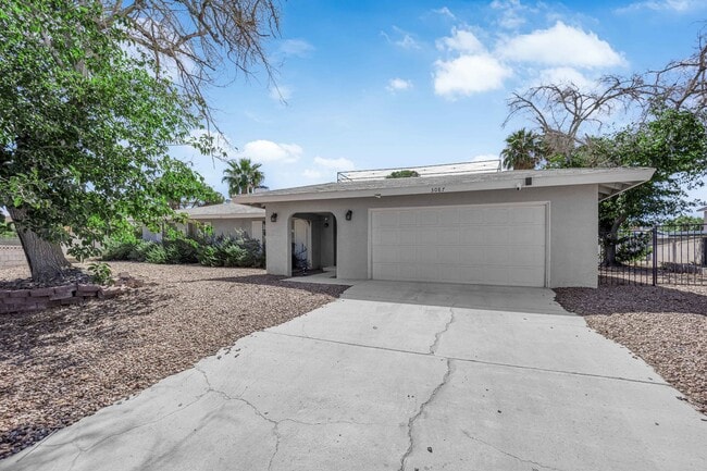 Photo - Family-Friendly House with Pool and Spacious room