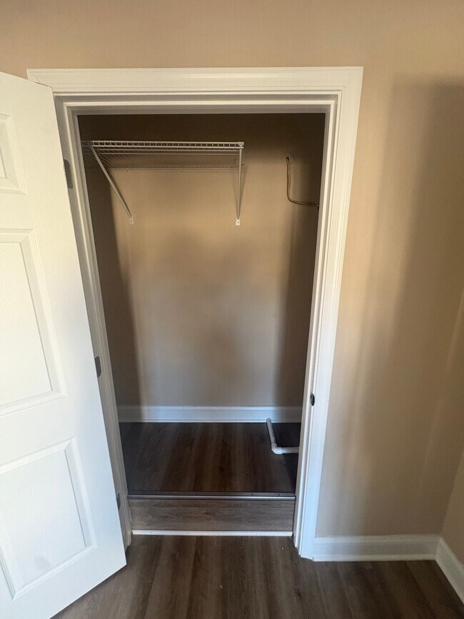 302 Hendrickson Ln