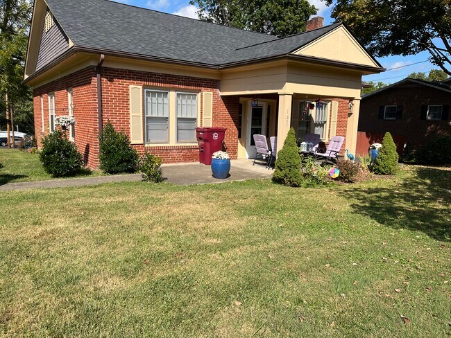 Photo - 1607 W Lakeview Dr House