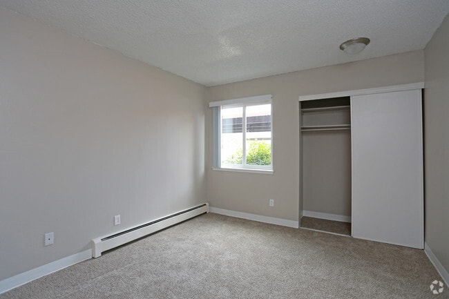1BR, 1BA - 640 SF