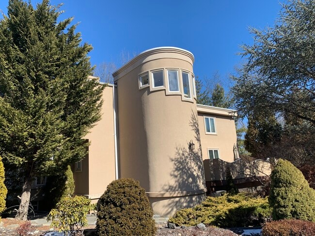 Building Photo - 2 Stormy Circle Dr
