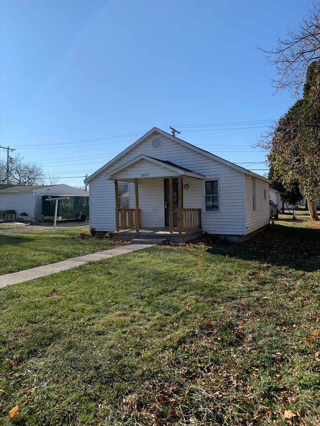 Photo - 2007 S Manhattan Ave