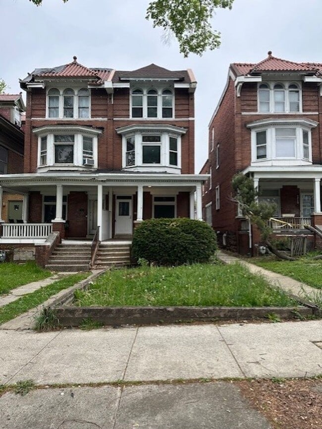 Building Photo - 1708 State St
