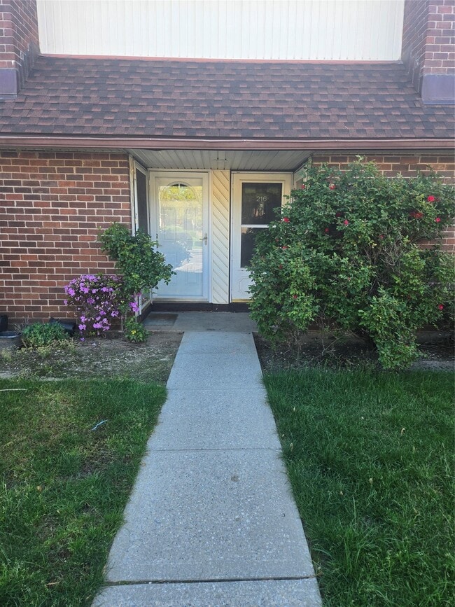 Building Photo - 214 Pointe Cir N Unit 214 Rental