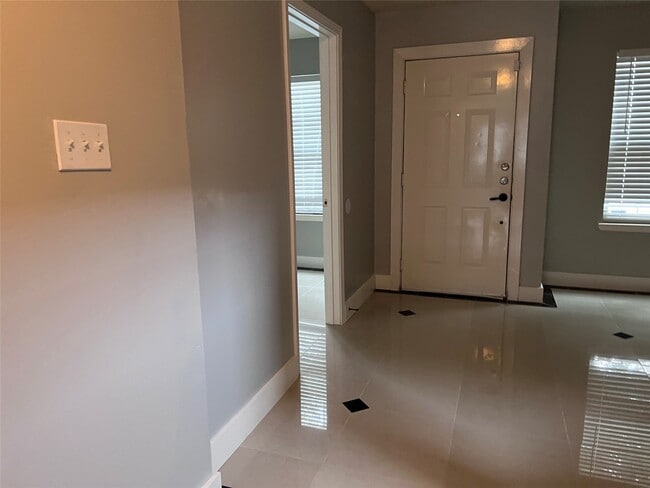 Photo - 19818 Lindenwick Ct