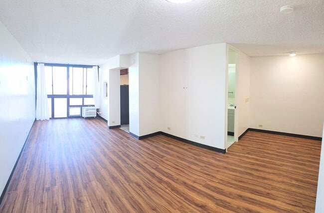 Building Photo - Maikiki Studio, 1 Parking Condominium in t... Unit 806
