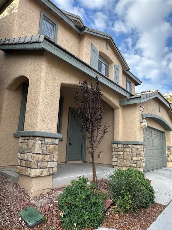 Building Photo - 10419 Lilac Square Ave