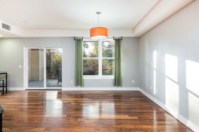 Photo - 2240 N Clay St Unit 208