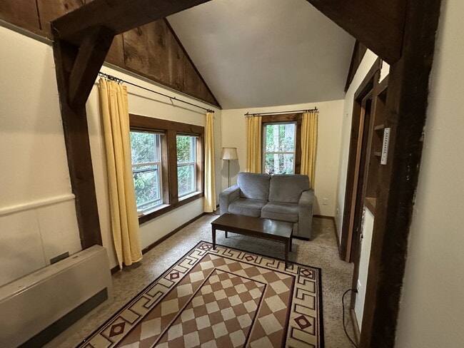 Charming Barrington Cottage Retreat: Fully Equipped 1BR Living with Private Yard Space!