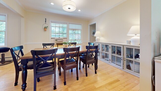 118 Simsbury Dr
