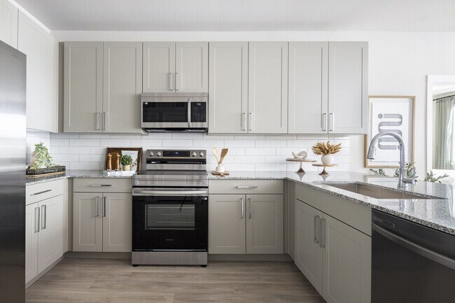 Photo - Move In & Save: 8 Weeks Free Rent + Gift C... Unidad BDA